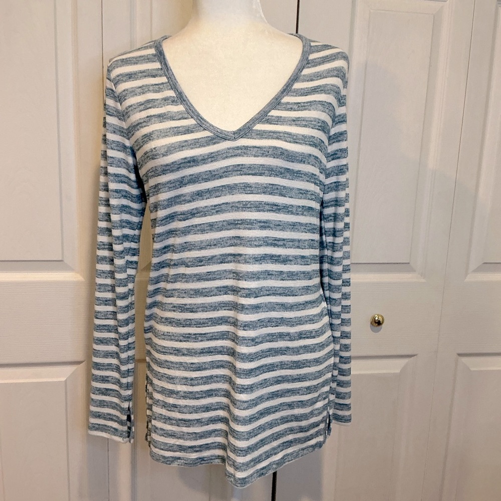 Gap Long Sleeve V- neck Blue and White Knit Top/Shirt- Medium (01193)